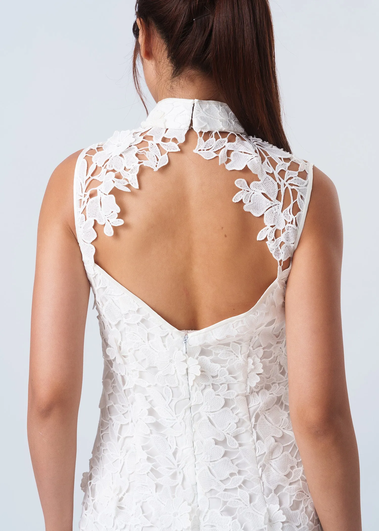 Achillea Sleeveless Lace Bridal Qipao (White) - RTW