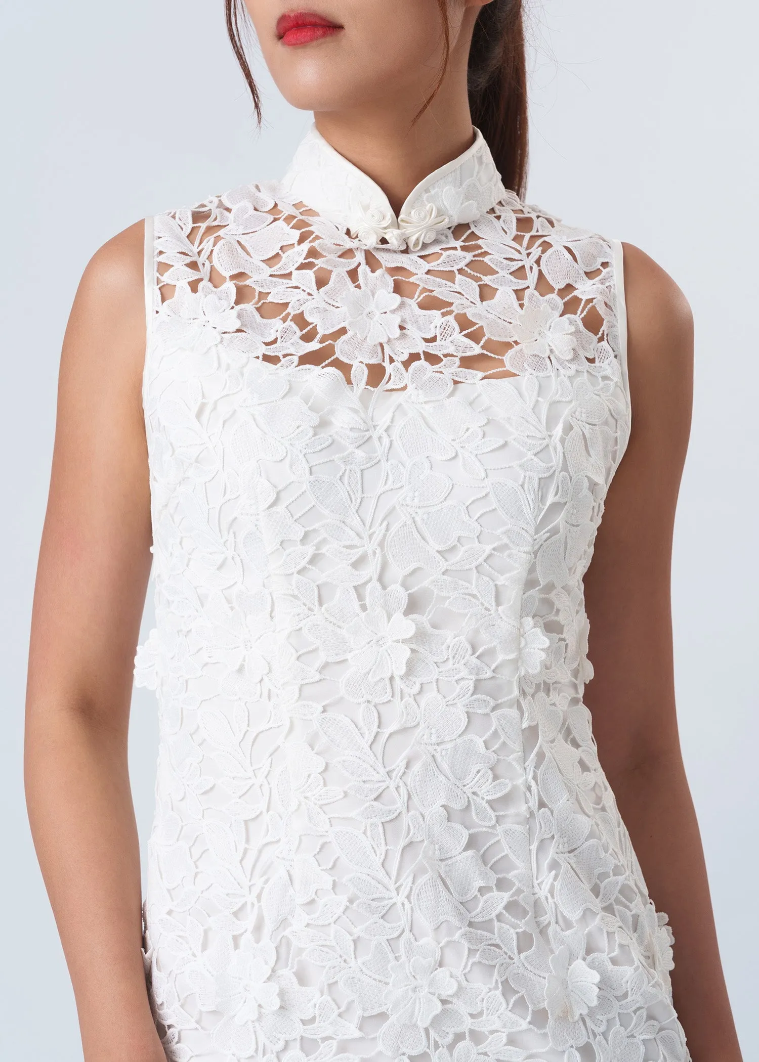 Achillea Sleeveless Lace Bridal Qipao (White) - RTW