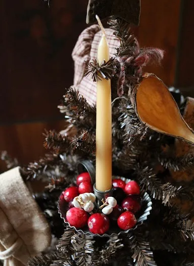 Homespun Bonnet Tree Housed in Stoneware Crock Gathering