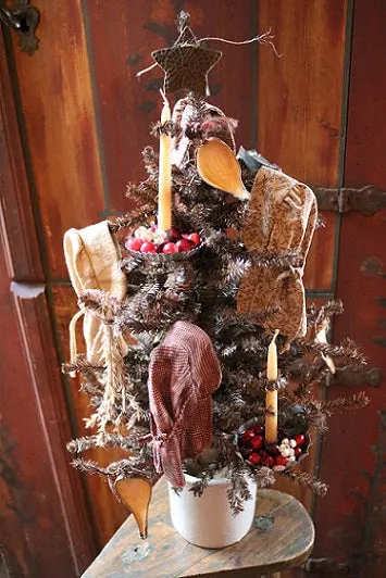 Homespun Bonnet Tree Housed in Stoneware Crock Gathering