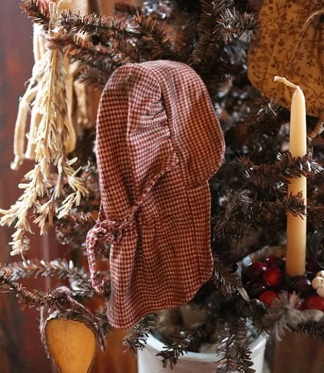 Homespun Bonnet Tree Housed in Stoneware Crock Gathering