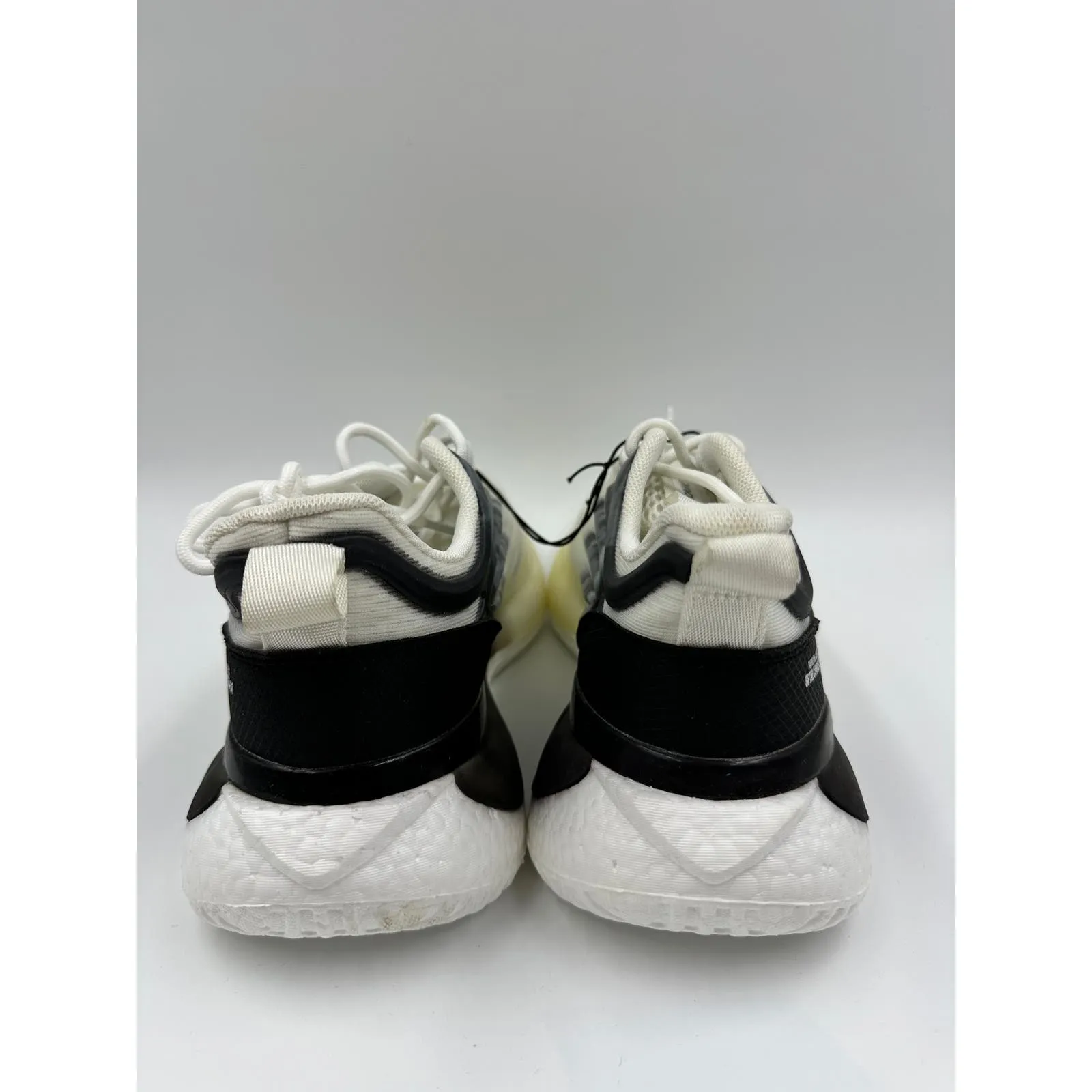 Men's Size 6.5, Reflective Low Top White to Black Ombre Running Sneakers