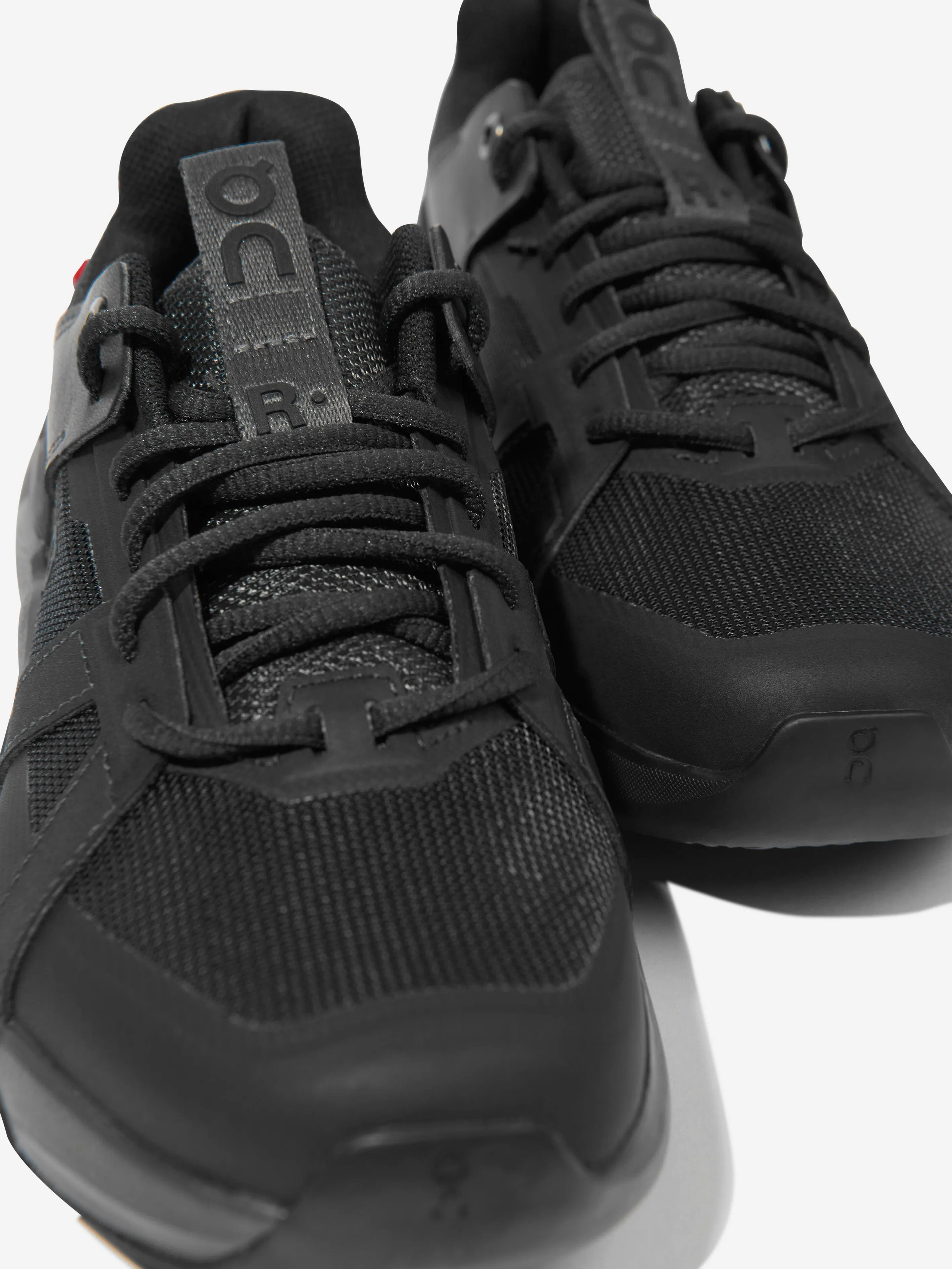 On Running Kids The Roger CH Pro Youth Trainers in Black