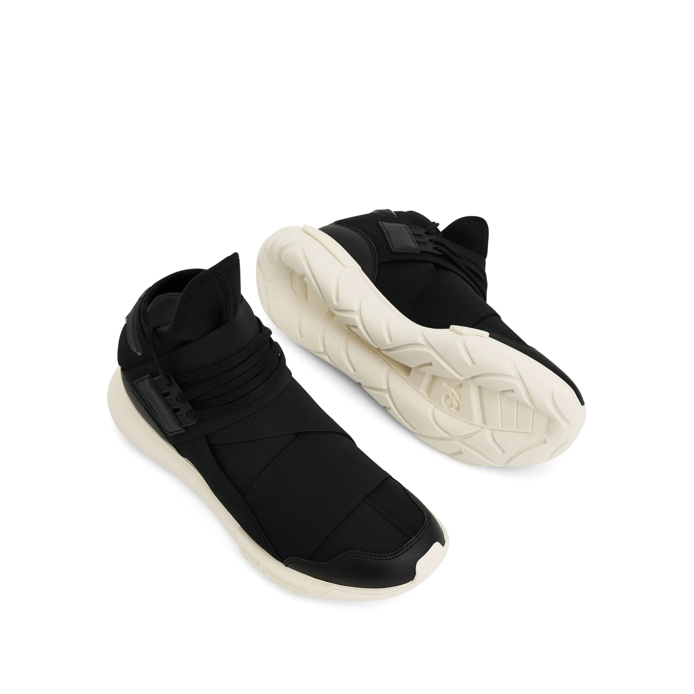 Qasa Sneaker in Black/Off White