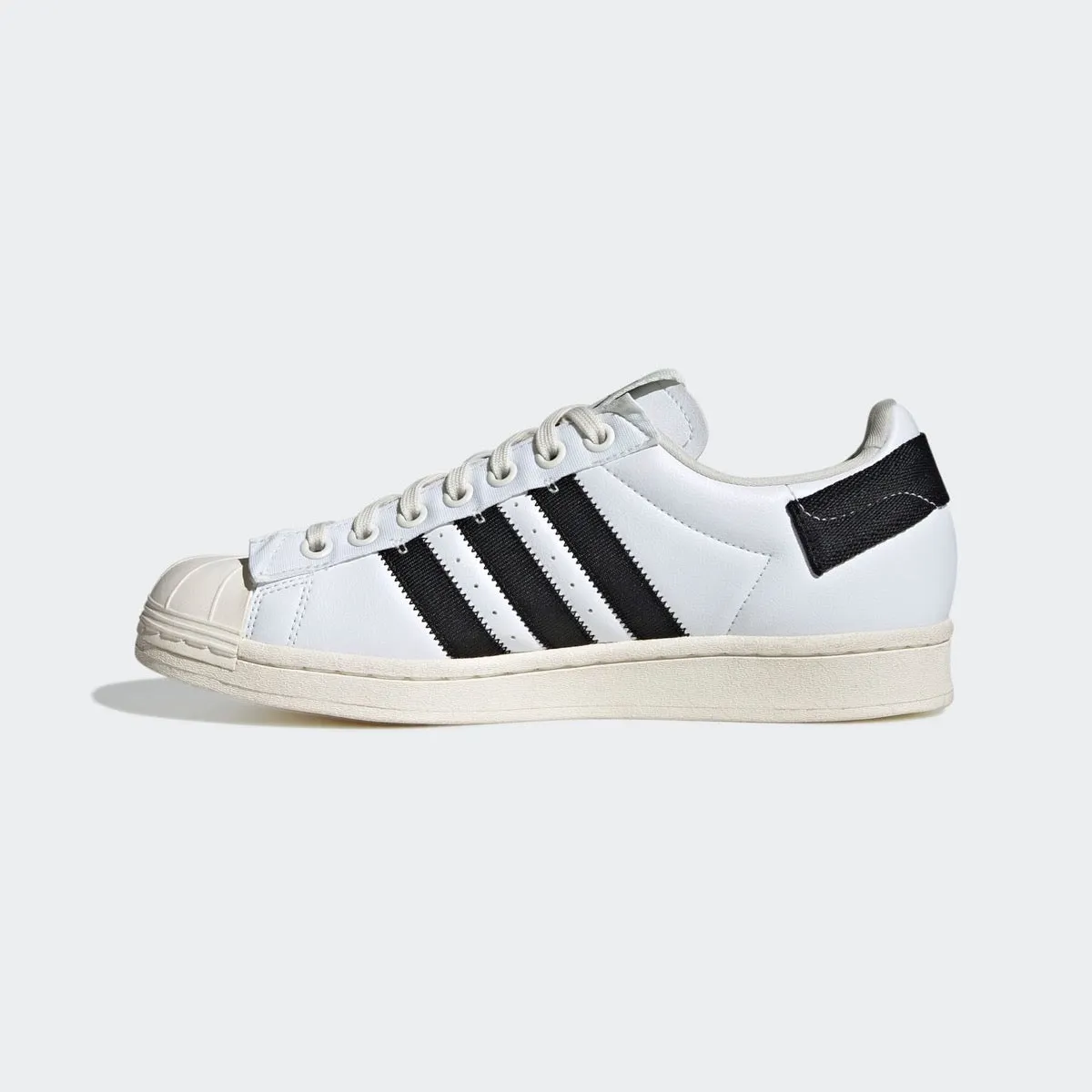 Scarpe Uomo ADIDAS Sneakers linea Superstar Parley colore Bianco e Nero