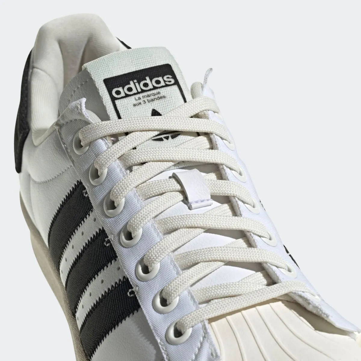 Scarpe Uomo ADIDAS Sneakers linea Superstar Parley colore Bianco e Nero